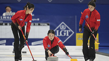 相比之下 相比之下